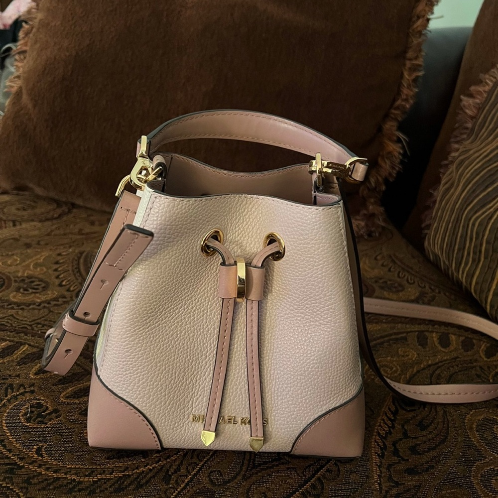 Michael Kors Mercer Bucket Bag